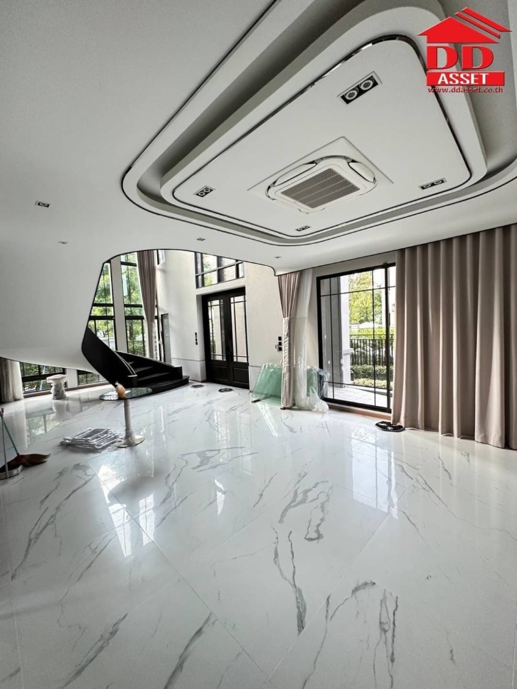 For SaleHouseLadkrabang, Suwannaphum Airport : Grand Bangkok Boulevard Bangna-On Nut Grand Bangkok Boulevard Bangna - Onnut SUPER LUXURY MODERN CLASSIC