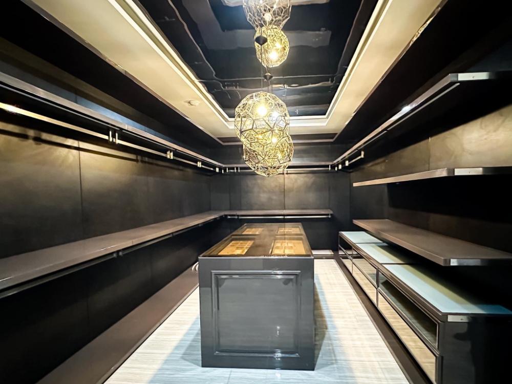 For RentCondoSukhumvit, Asoke, Thonglor : The spacious Penthouse at Asoke 1 min walk to station 
