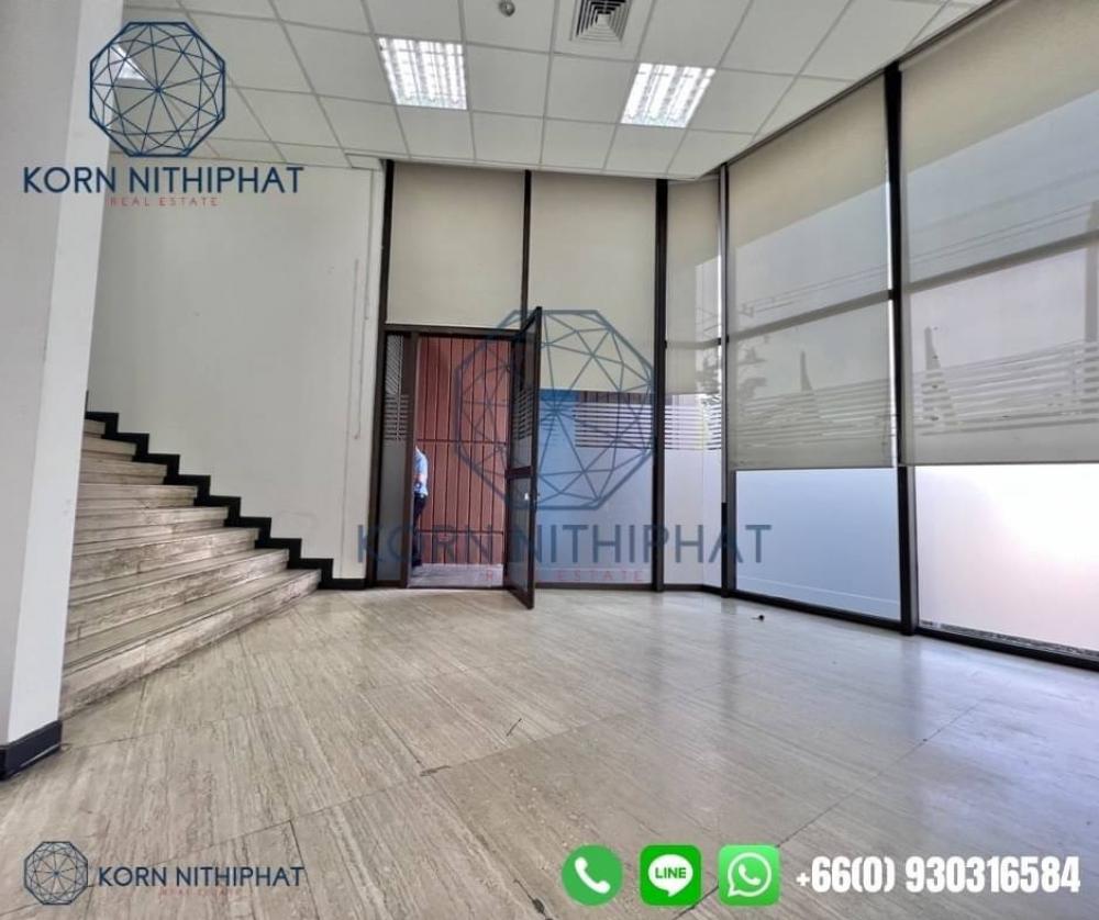 For RentRetail SpaceSiam Paragon ,Chulalongkorn,Samyan : Space for rent on G floor, Hua Lamphong area, good location, with parking lots of tourists. We welcome cannabis cafes, nail salons, hair salons, accessory shops of all kinds.