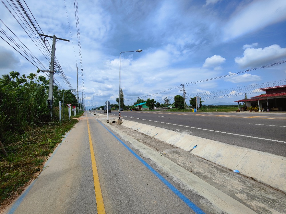 For SaleLandRatchaburi : Land for sale, 3 rai, Suan Phueng, Ratchburi, on main road 3208, on the way to Suan Phueng District (4 lane road), 400 meters from Corofield, selling for 7 million baht