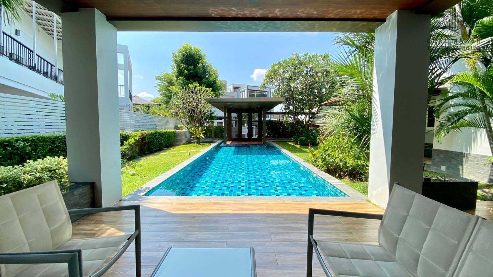 For RentHousePattanakan, Srinakarin : Luxury 2-storey detached house for rent, Panya Village, Phatthanakan 30, just 10 minutes from Thonglor.