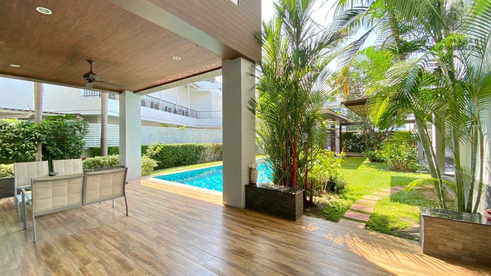 For RentHousePattanakan, Srinakarin : Luxury 2-storey detached house for rent, Panya Village, Phatthanakan 30, just 10 minutes from Thonglor.