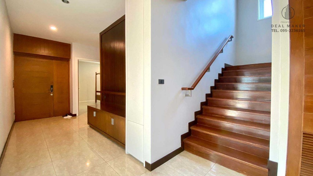 For RentHousePattanakan, Srinakarin : Luxury 2-storey detached house for rent, Panya Village, Phatthanakan 30, just 10 minutes from Thonglor.