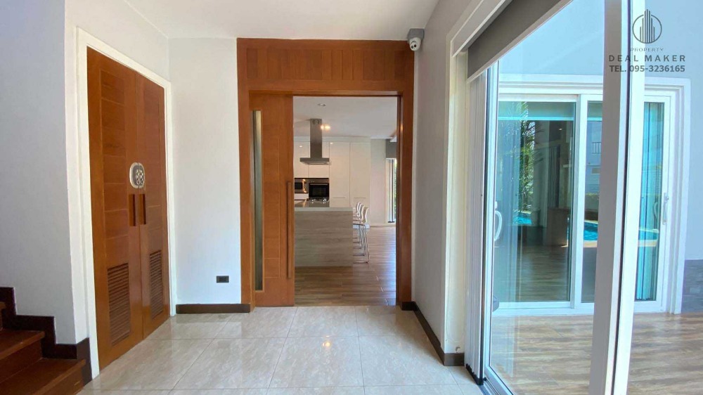 For RentHousePattanakan, Srinakarin : Luxury 2-storey detached house for rent, Panya Village, Phatthanakan 30, just 10 minutes from Thonglor.