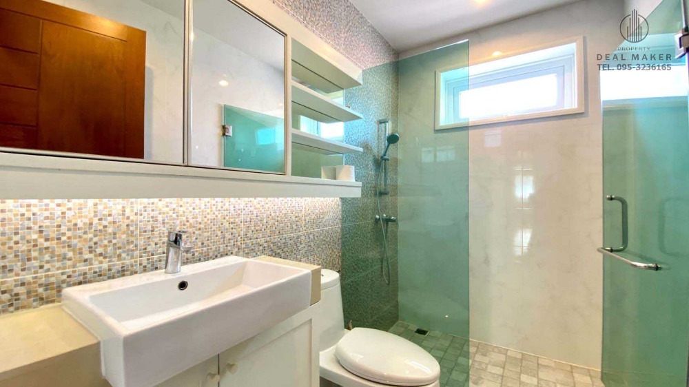 For RentHousePattanakan, Srinakarin : Luxury 2-storey detached house for rent, Panya Village, Phatthanakan 30, just 10 minutes from Thonglor.