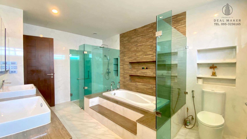 For RentHousePattanakan, Srinakarin : Luxury 2-storey detached house for rent, Panya Village, Phatthanakan 30, just 10 minutes from Thonglor.