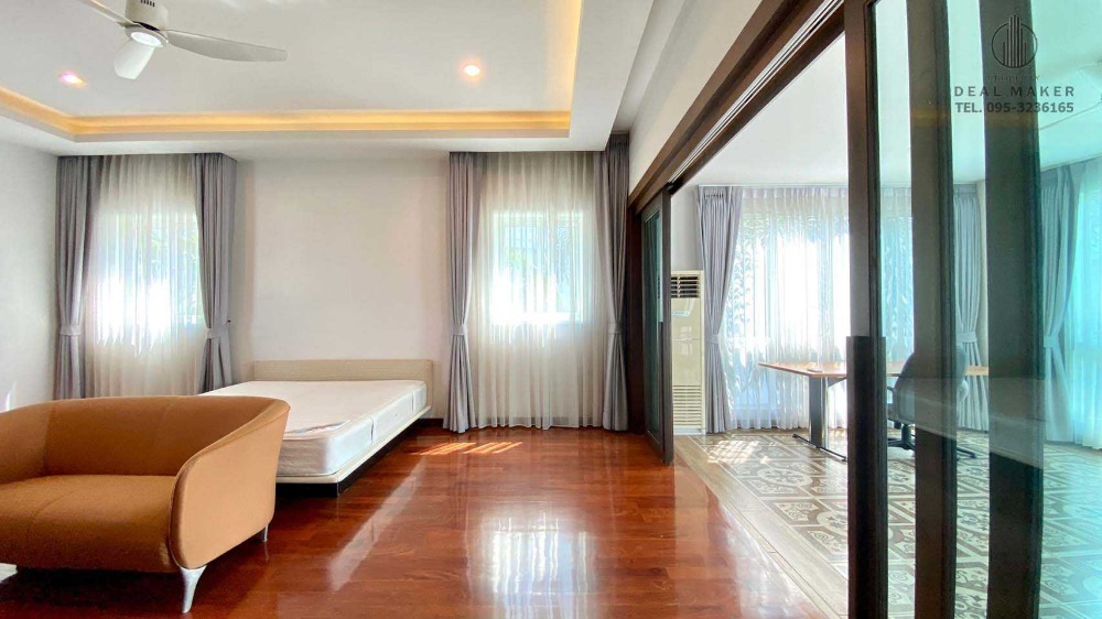 For RentHousePattanakan, Srinakarin : Luxury 2-storey detached house for rent, Panya Village, Phatthanakan 30, just 10 minutes from Thonglor.