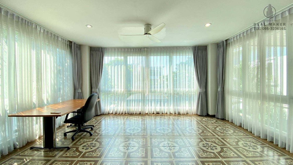 For RentHousePattanakan, Srinakarin : Luxury 2-storey detached house for rent, Panya Village, Phatthanakan 30, just 10 minutes from Thonglor.