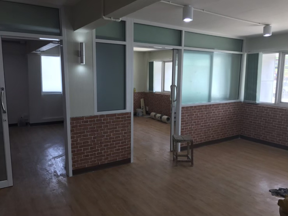 ให้เช่าอาคารพาณิชย์พระราม 2 บางขุนเทียน : ให้เช่า อาคาร 3 คูหา 4 ชั้น 1500 ตรม. ติดถนนพระราม 2 จอมทอง