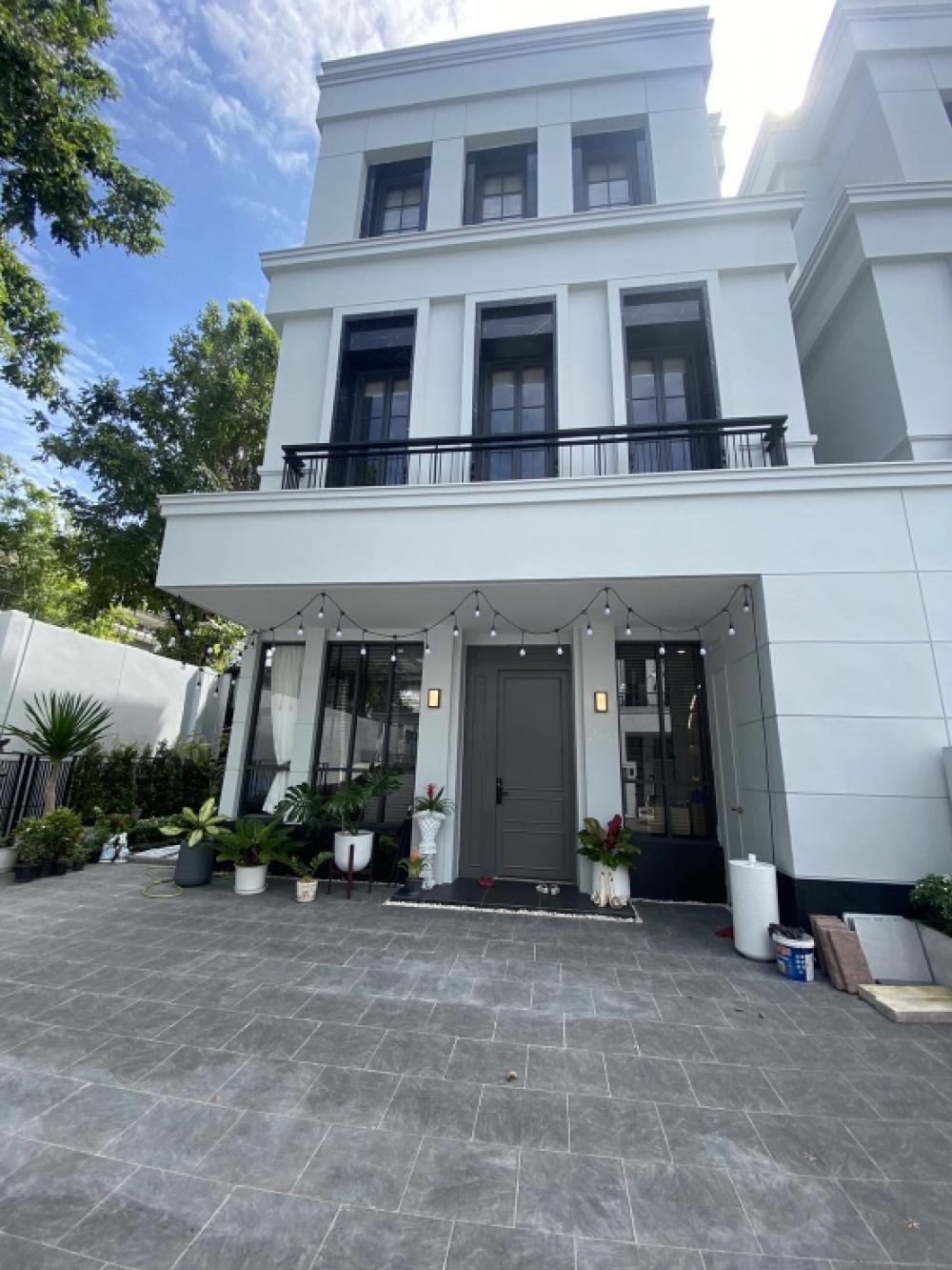 ให้เช่าบ้านนวมินทร์ รามอินทรา : อีตั้นเรสซิเดนซ์ บ้านแฝด 3 ชั้น