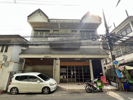 For RentShop HouseWitthayu, Chidlom, Langsuan, Ploenchit : Commercial building for rent, Wireless Road, behind Lumpini Park Police Station, size 560 sq m., 3.5 floors, behind the corner, near BTS Ploen Chit 6 minutes, suitable for opening a hostel, restaurant, cafe