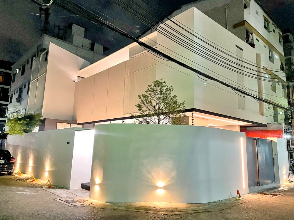 For RentHouseRatchadapisek, Huaikwang, Suttisan : HK0034😊 For RENT ให้เช่า บ้านเดี่ยว 2 ชั้น,🚪2 ห้องนอน🚄ใกล้ MRT ห้วยขวาง🔔พื้นที่บ้าน:50.00ตร.วา🔔พื้นที่ใช้สอย:208.00ตร.ม.💲เช่า:120,000฿📞O96-9614163✅LineID:@sureresidence