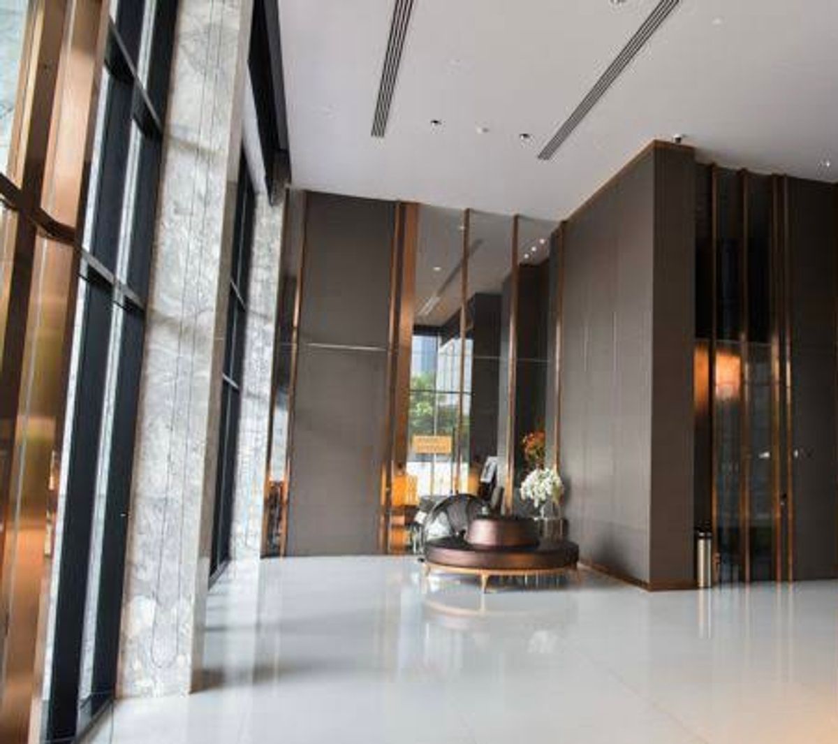 ให้เช่าคอนโดรัชดา ห้วยขวาง : Super Rare! 📍Ivy Ampio ✨ Luxury condo ( Rent ) 76 sq.m. Only 50 k per month! 2 Bedroom, High floors, near MRT , Please contact : 081-152-6154