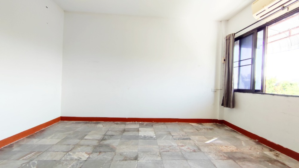 ขายทาวน์โฮมโชคชัย4 ลาดพร้าว71 : ขาย ทาวน์โฮม 3 ชั้น 31 ตร.วา 240 ตรม. ซอยนาคนิวาส 7 (สังคมสงเคราะห์ 16 แยก 7) ทำเลสงบ ห่างจากเซ็นทรัล อีสวิลล์ เพียง 2 กม.