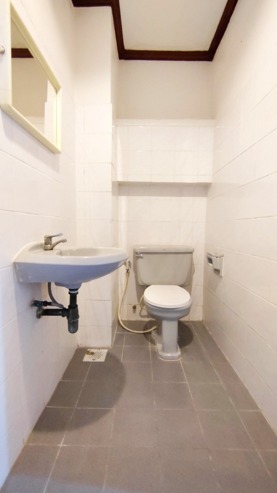 ขายทาวน์โฮมโชคชัย4 ลาดพร้าว71 : ขาย ทาวน์โฮม 3 ชั้น 31 ตร.วา 240 ตรม. ซอยนาคนิวาส 7 (สังคมสงเคราะห์ 16 แยก 7) ทำเลสงบ ห่างจากเซ็นทรัล อีสวิลล์ เพียง 2 กม.