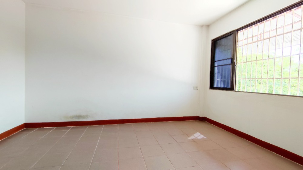 ขายทาวน์โฮมโชคชัย4 ลาดพร้าว71 : ขาย ทาวน์โฮม 3 ชั้น 31 ตร.วา 240 ตรม. ซอยนาคนิวาส 7 (สังคมสงเคราะห์ 16 แยก 7) ทำเลสงบ ห่างจากเซ็นทรัล อีสวิลล์ เพียง 2 กม.