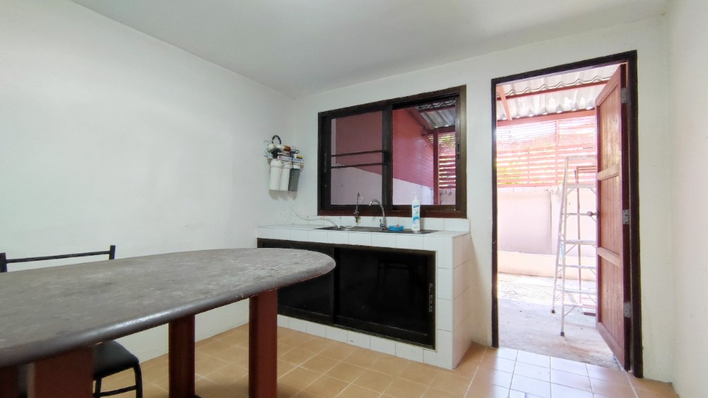 ขายทาวน์โฮมโชคชัย4 ลาดพร้าว71 : ขาย ทาวน์โฮม 3 ชั้น 31 ตร.วา 240 ตรม. ซอยนาคนิวาส 7 (สังคมสงเคราะห์ 16 แยก 7) ทำเลสงบ ห่างจากเซ็นทรัล อีสวิลล์ เพียง 2 กม.