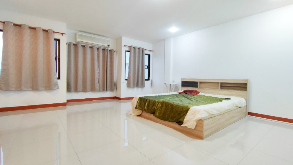 ขายทาวน์โฮมโชคชัย4 ลาดพร้าว71 : ขาย ทาวน์โฮม 3 ชั้น 31 ตร.วา 240 ตรม. ซอยนาคนิวาส 7 (สังคมสงเคราะห์ 16 แยก 7) ทำเลสงบ ห่างจากเซ็นทรัล อีสวิลล์ เพียง 2 กม.