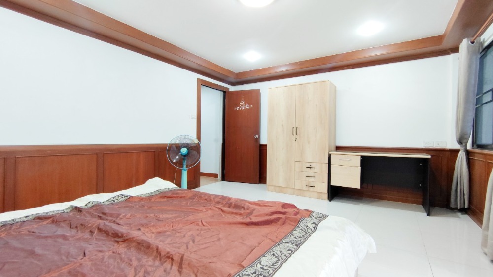 ขายทาวน์โฮมโชคชัย4 ลาดพร้าว71 : ขาย ทาวน์โฮม 3 ชั้น 31 ตร.วา 240 ตรม. ซอยนาคนิวาส 7 (สังคมสงเคราะห์ 16 แยก 7) ทำเลสงบ ห่างจากเซ็นทรัล อีสวิลล์ เพียง 2 กม.