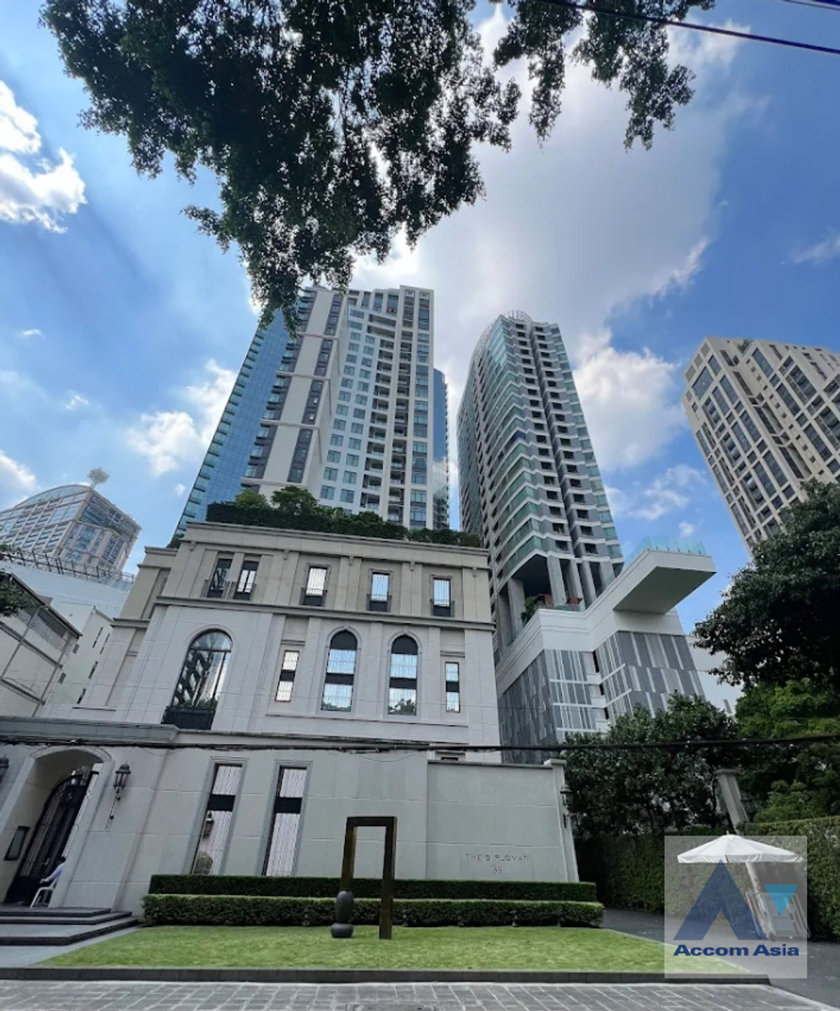 ให้เช่าคอนโดสุขุมวิท อโศก ทองหล่อ : 🔼 AccomA 🔽 Fully Furnished 3 Bedrooms Condominium for Rent in Sukhumvit, Bangkok near BTS Phrom Phong at The Diplomat 39 (AA45119)