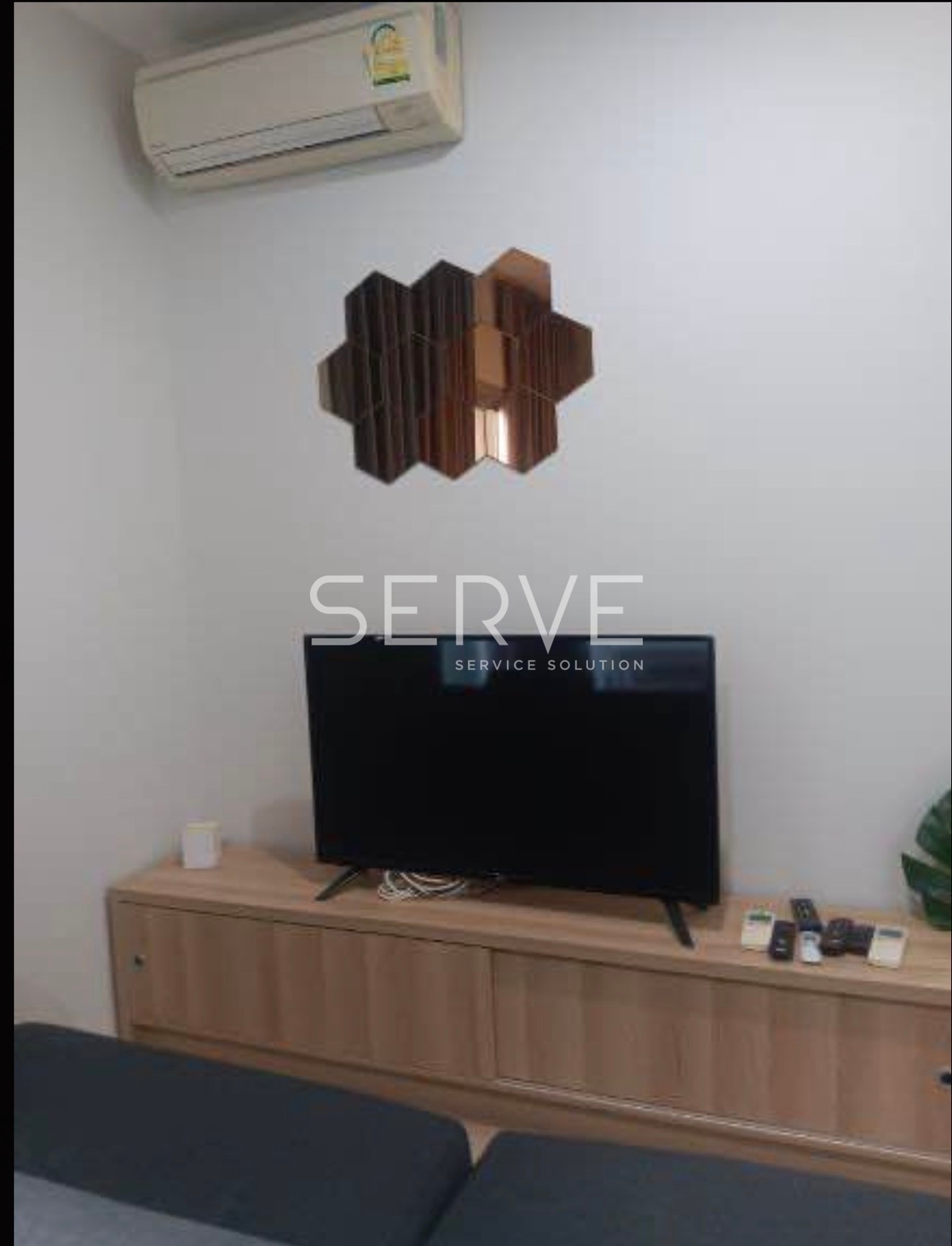 ให้เช่าคอนโดรัชดา ห้วยขวาง : 🔥ราคาหลุดดีล! 23K- 2นอน ไซส์ใหญ่ ตกแต่งดี ชั้นสูงสุด 20+ วิวดีมาก เฟอร์จัดเต็ม พร้อมอยู่ คอนโดทำเลดีมาก ติด MRT ศูนย์วัฒนธรรม  @ Noble Revolve Ratchada 