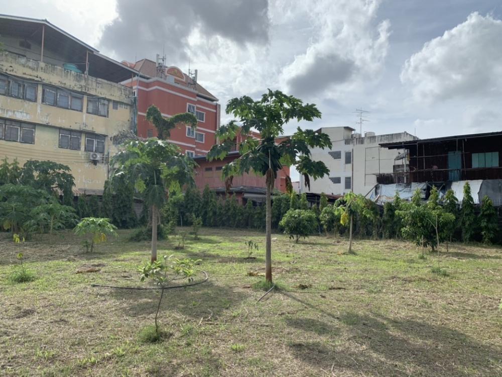 For RentHouseWongwianyai, Charoennakor : House for rent, making a restaurant or living near ICON SIAM, size 300 sq m.