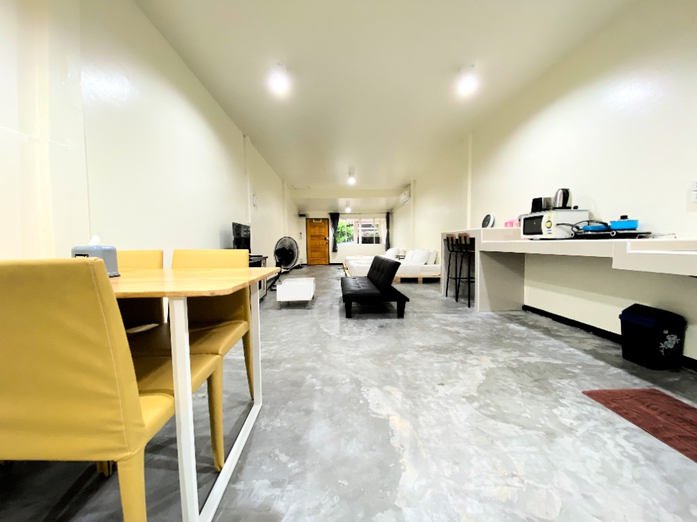 ขายทาวน์โฮมเชียงใหม่ : ขาย เช่า ต่ำกว่าราคาประเมิน ทาวส์เฮาส์ ชั้นเดียว พื้นที่ 20 ตารางวา จอดรถได้ 1 คัน ถนนมหิดล ซอย 1 (ALP-C-2003004)