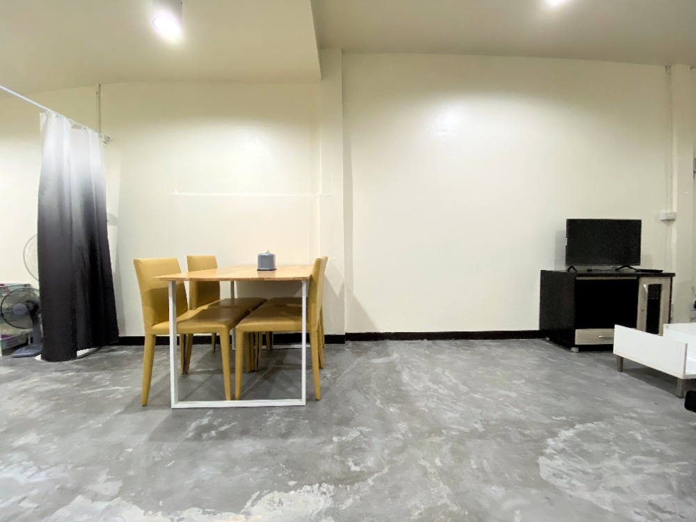 ขายทาวน์โฮมเชียงใหม่ : ขาย เช่า ต่ำกว่าราคาประเมิน ทาวส์เฮาส์ ชั้นเดียว พื้นที่ 20 ตารางวา จอดรถได้ 1 คัน ถนนมหิดล ซอย 1 (ALP-C-2003004)