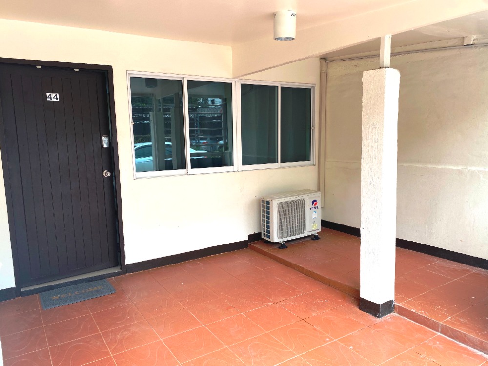 ขายทาวน์โฮมเชียงใหม่ : ขาย เช่า ต่ำกว่าราคาประเมิน ทาวส์เฮาส์ ชั้นเดียว พื้นที่ 20 ตารางวา จอดรถได้ 1 คัน ถนนมหิดล ซอย 1 (ALP-C-2003005)