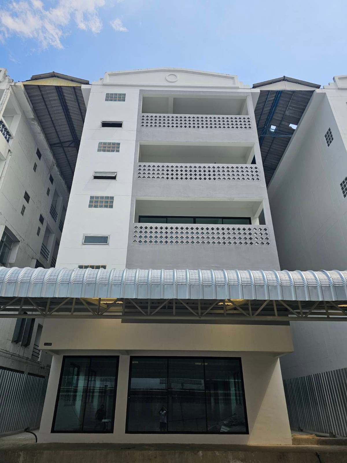 ให้เช่าโฮมออฟฟิศบางนา แบริ่ง ลาซาล : ด่วนโฮมออฟฟิต บางนา ใกล้ไบเทค เซ็นทรัลบางนา และ บางกอก มอลล์