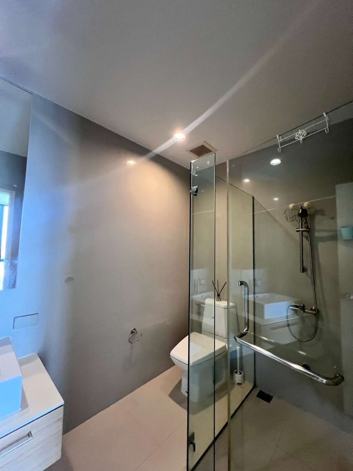 For SaleCondoLadprao, Central Ladprao : 📍Condo for sale The Issara Ladprao 1 bedroom, 1 bathroom, size 52 sq m., price 5.29 MB, beautiful room, high floor, unblocked view, in the heart of Lat Phrao ☎️ 088-753-2858 Prai