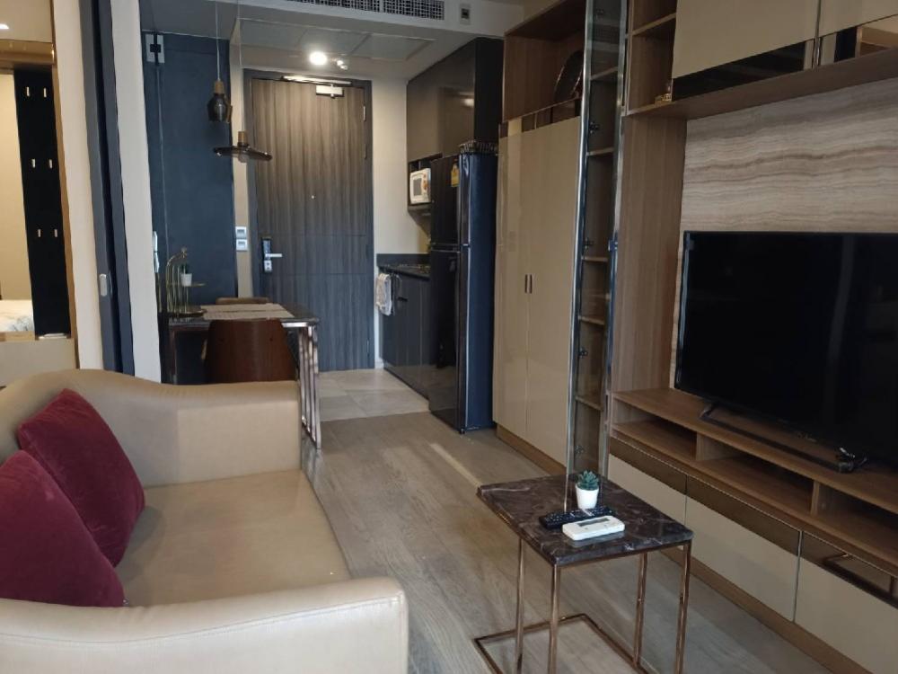 For RentCondoSukhumvit, Asoke, Thonglor : For rent : Ashton Asoke Corner View 1 Bedroom Fully furnish with 6ft. Bed.
