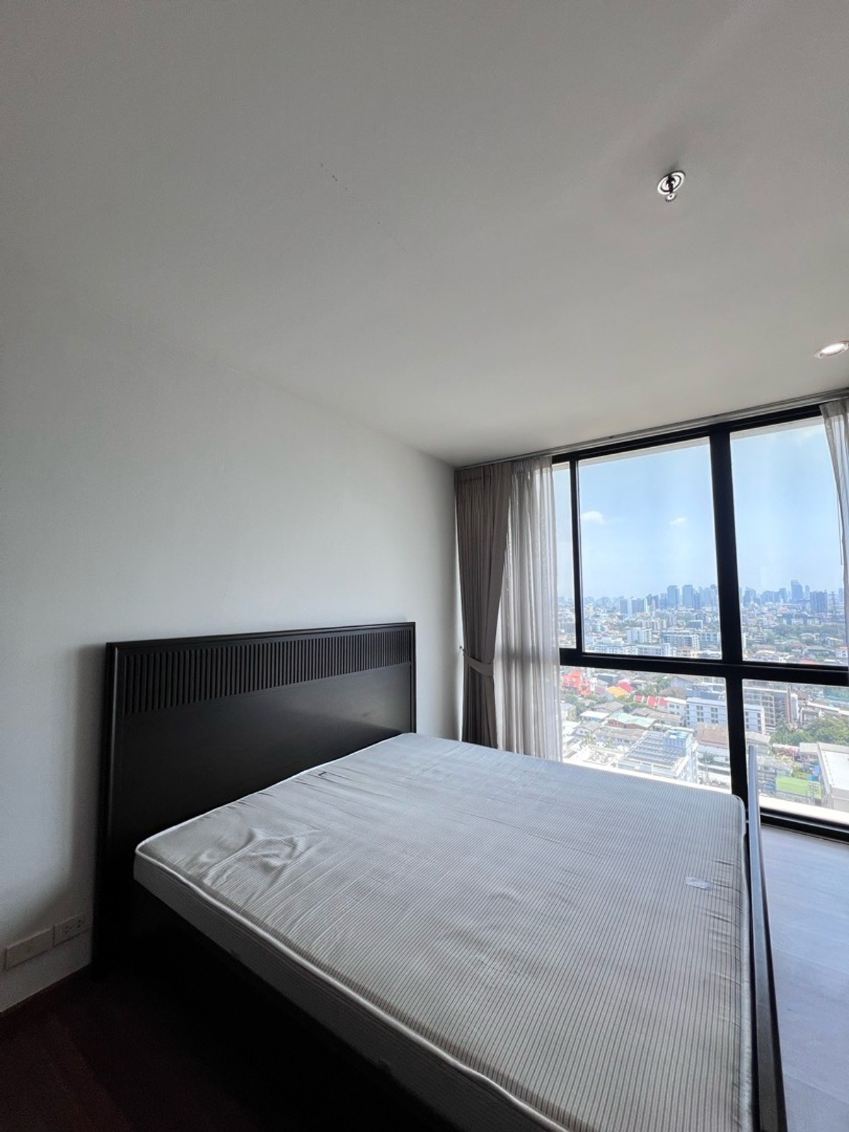 For SaleCondoLadprao, Central Ladprao : 📍Condo for sale The Issara Ladprao 1 bedroom, 1 bathroom, size 52 sq m., price 5.29 MB, beautiful room, high floor, unblocked view, in the heart of Lat Phrao ☎️ 088-753-2858 Prai