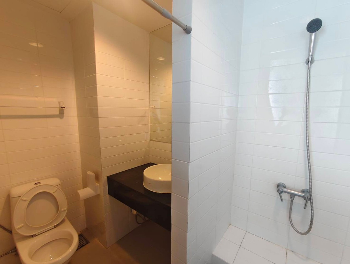 For RentCondoWongwianyai, Charoennakor : OMG2297  < Available 1-Mar-26 > Studio / Cheap RENT / next to BTS Krung Thon Buri @ [ Ideo Sathorn - Taksin ]