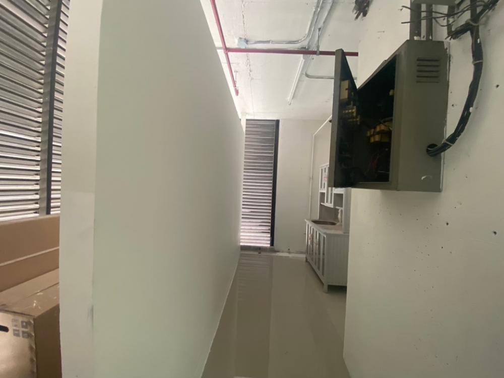 ให้เช่าสำนักงานคลองเตย กล้วยน้ำไท : 🏢SSP Tower 2 ปล่อยเช่า 🚘ที่จอดรถ 2ช่อง 🚽มีห้องน้ำส่วนตัว 📏220ตรม. 🌤️วิวแม่น้ำ (ราคาพิเศษ)