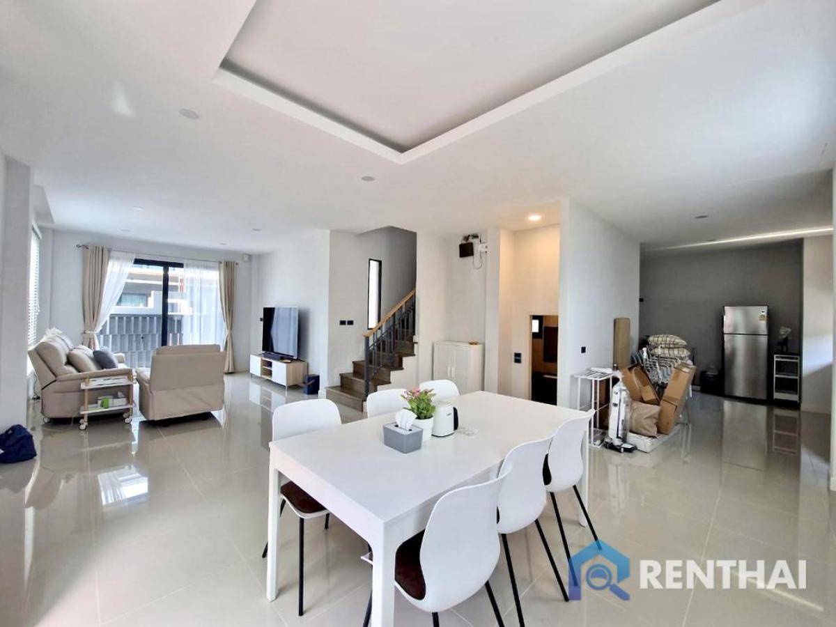 ขายบ้านพัทยา บางแสน ชลบุรี สัตหีบ : ขายบ้านเดี่ยว 2 ชั้น พร้อมสระว่ายน้ำส่วนตัว