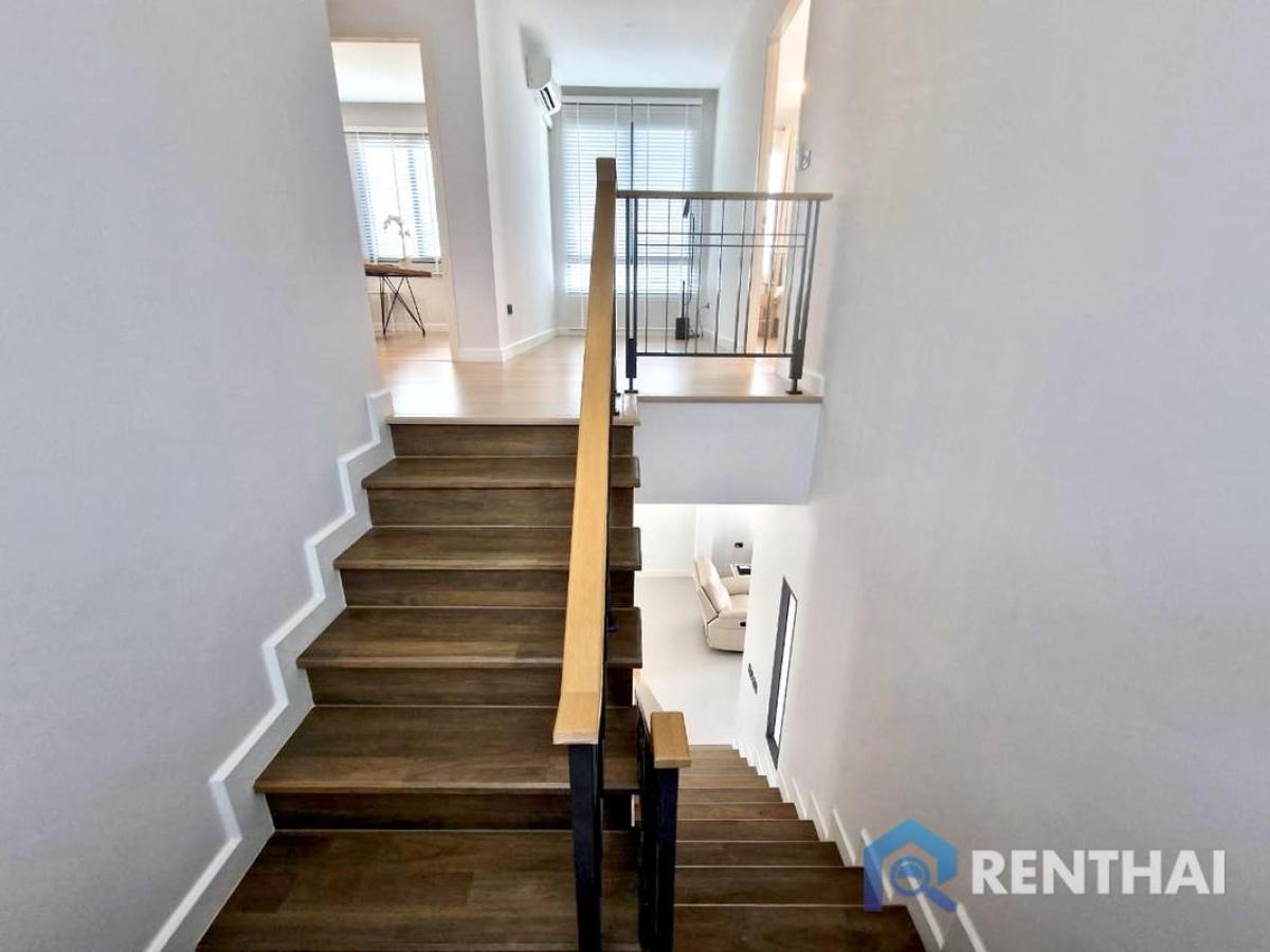 ขายบ้านพัทยา บางแสน ชลบุรี สัตหีบ : ขายบ้านเดี่ยว 2 ชั้น พร้อมสระว่ายน้ำส่วนตัว