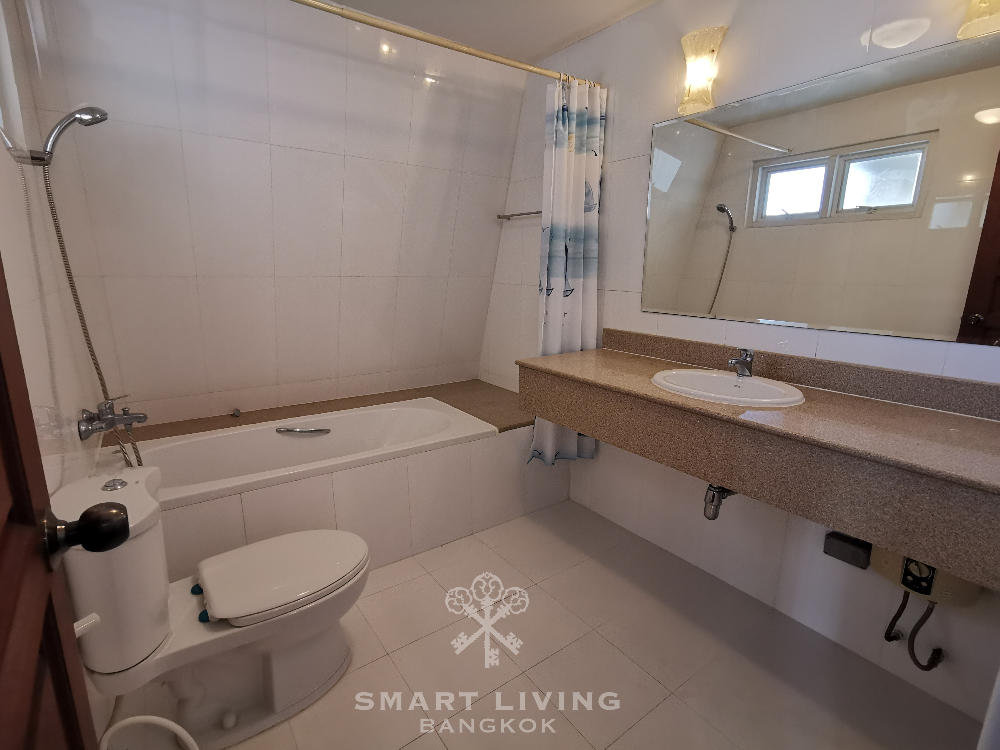 For RentCondoWitthayu, Chidlom, Langsuan, Ploenchit : For Rent! Duplex Penthouse 4BED, 5 min. Walk to BTS Ploenchit, Only @80K!