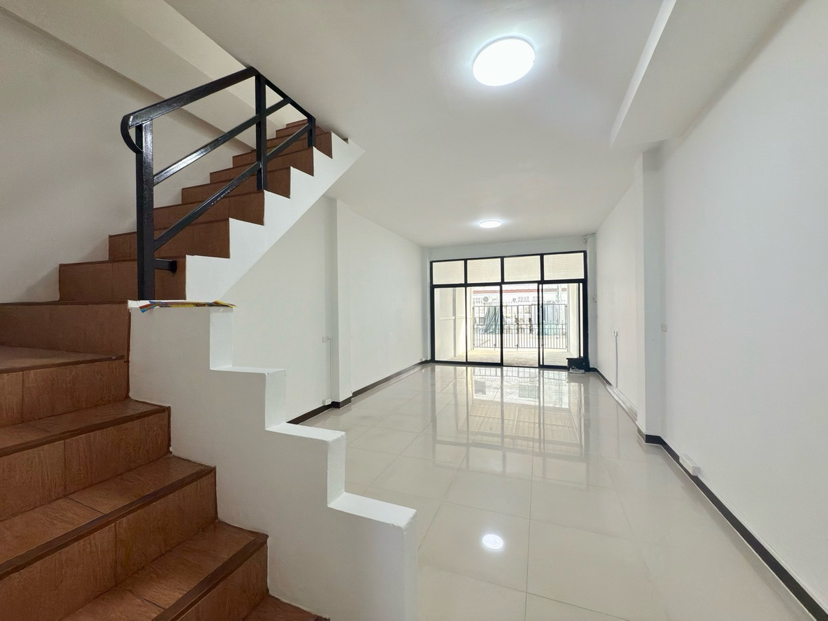 For RentShop HousePattanakan, Srinakarin : Rent a commercial building, 1 unit, Phatthanakan 20, only 20,000