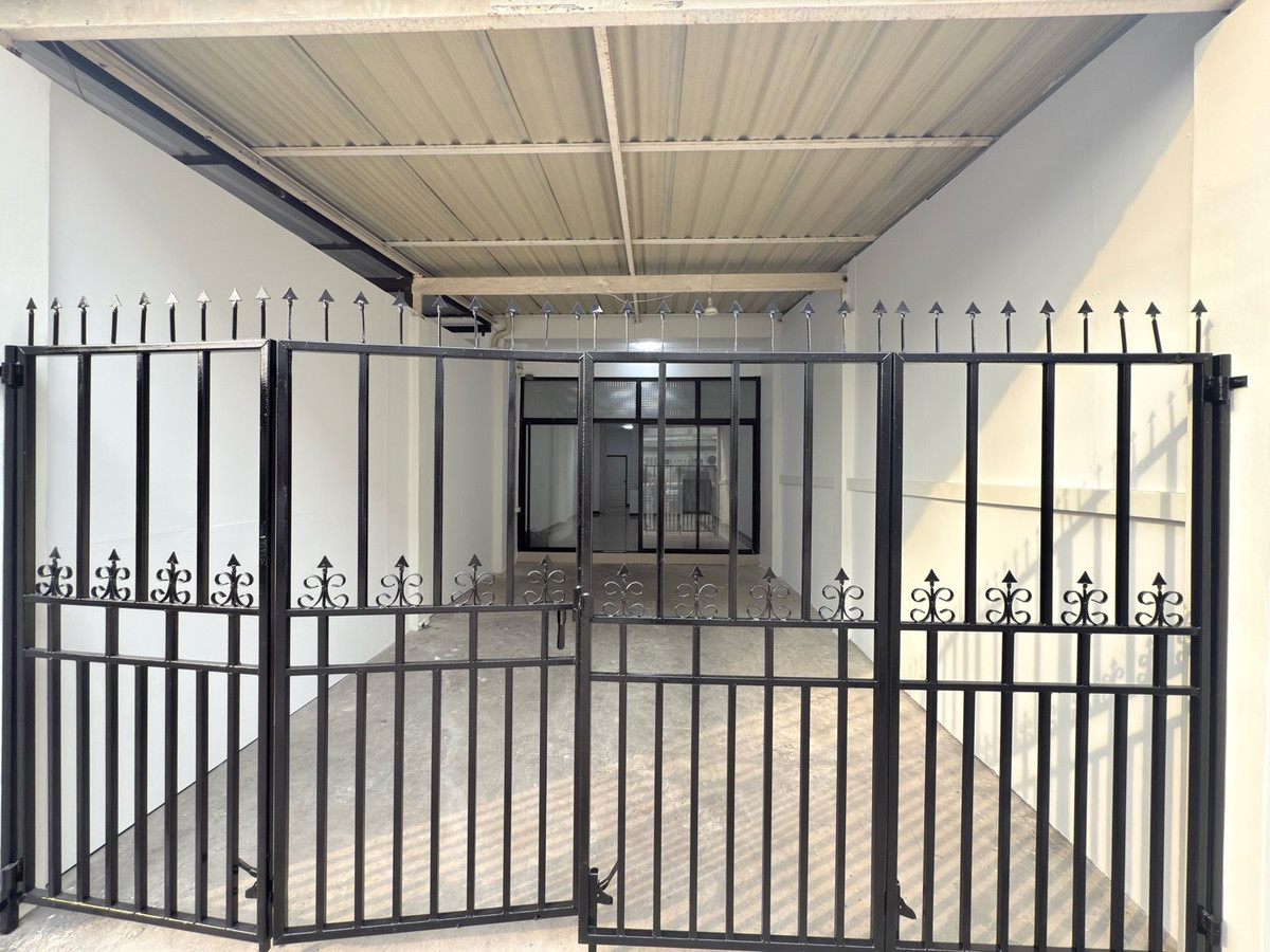 For RentShop HousePattanakan, Srinakarin : Rent a commercial building, 1 unit, Phatthanakan 20, only 20,000