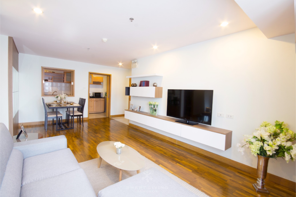 ให้เช่าคอนโดสุขุมวิท อโศก ทองหล่อ : Queen's Park View modern 2bed, close to BTS Phrom Phong, only @65K!
