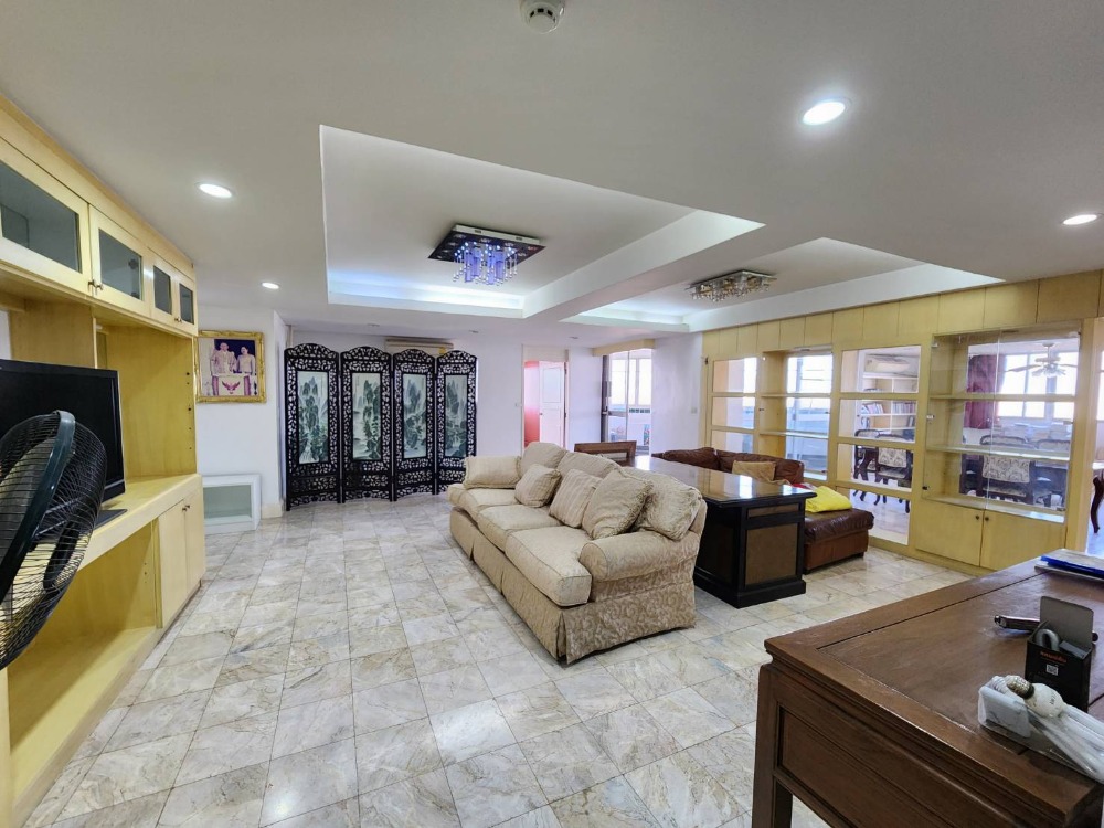 For SaleCondoSukhumvit, Asoke, Thonglor : SELL @BTS Ekamai (3 bed 252 sqm) High Floor - 15,500,000 THB