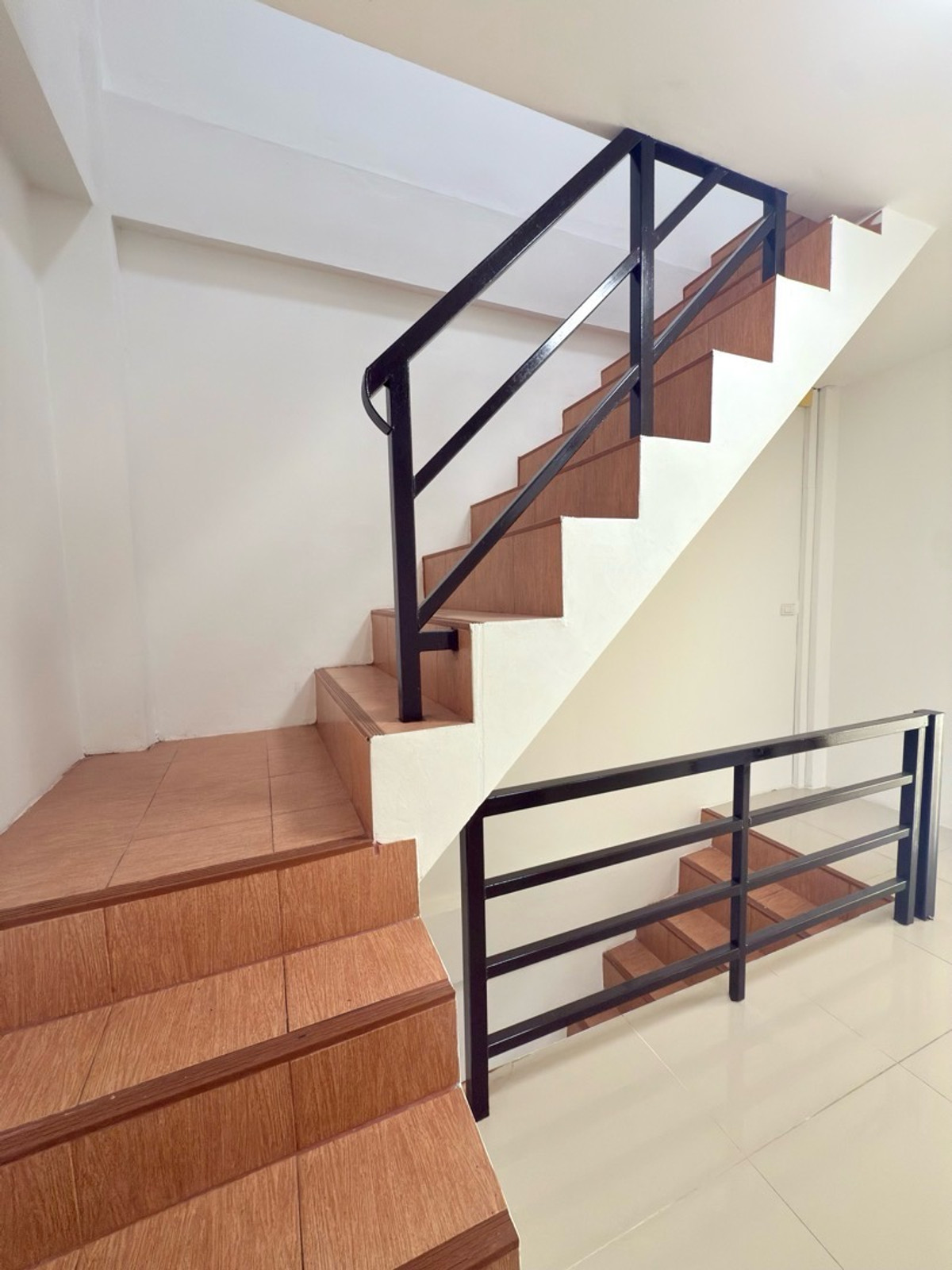 For RentShop HousePattanakan, Srinakarin : Rent a commercial building, 1 unit, Phatthanakan 20, only 20,000