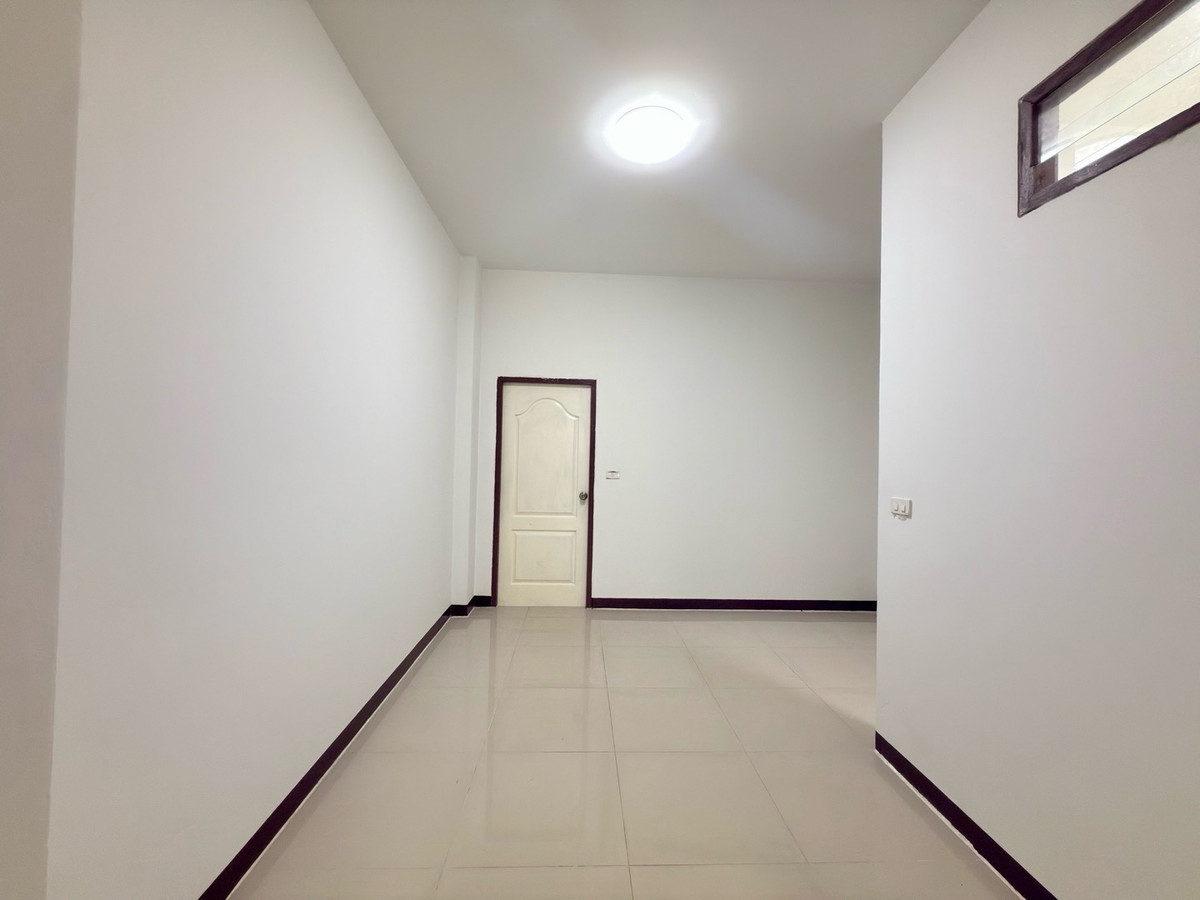For RentShop HousePattanakan, Srinakarin : Rent a commercial building, 1 unit, Phatthanakan 20, only 20,000