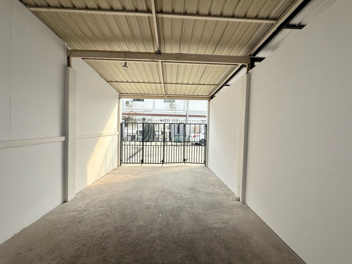 For RentShop HousePattanakan, Srinakarin : Rent a commercial building, 1 unit, Phatthanakan 20, only 20,000