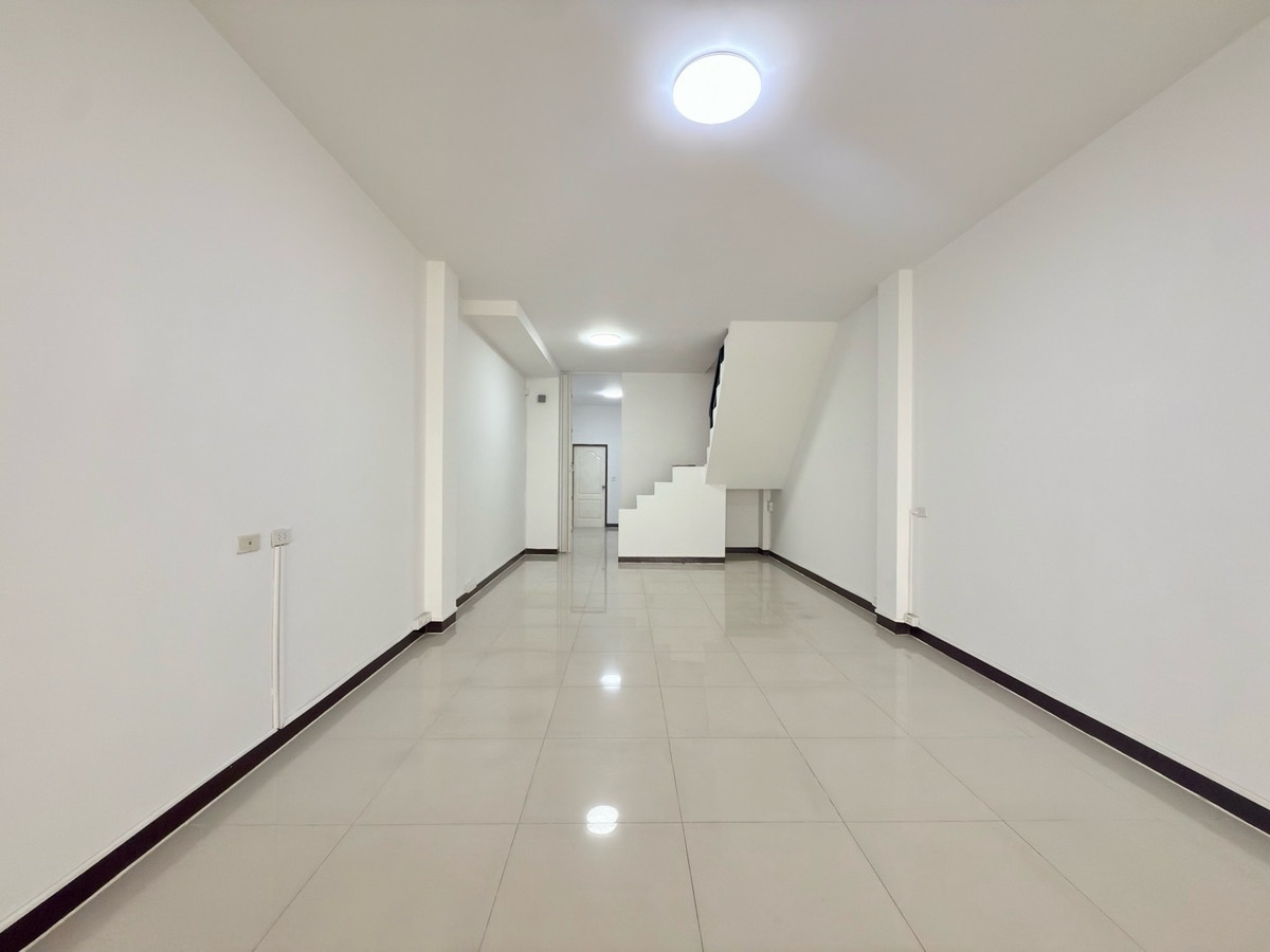 For RentShop HousePattanakan, Srinakarin : Rent a commercial building, 1 unit, Phatthanakan 20, only 20,000