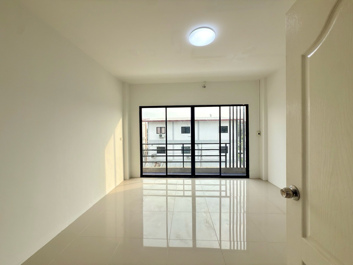 For RentShop HousePattanakan, Srinakarin : Rent a commercial building, 1 unit, Phatthanakan 20, only 20,000