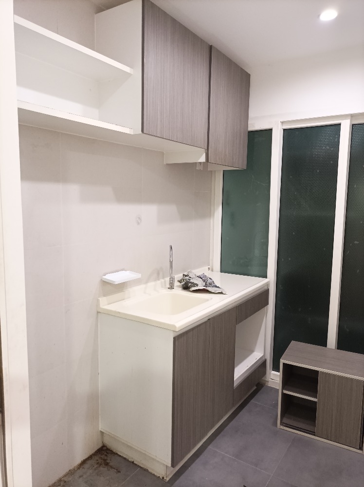For RentCondoRattanathibet, Sanambinna : [For rent] 2,500 baht per month, empty room, no air conditioning. Only for those who reserve before 30 April, near the purple MRT, opposite the Ministry of Public Health, Soi Tiwanon 3, digital lock door, separate kitchen.