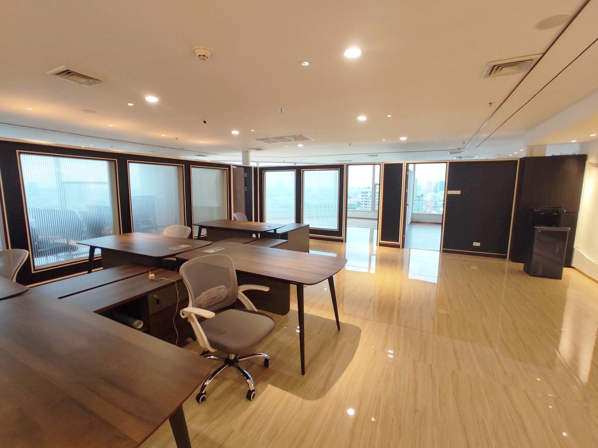 For RentOfficeSathorn, Narathiwat : Office for rent, next to BTS Chong Nonsi, already decorated, beautiful, ready to work. There is also a common rooftop, including a meeting room. Customer reception room Recreation room available for use