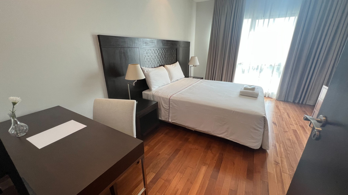 For RentCondoWitthayu, Chidlom, Langsuan, Ploenchit : ✨Penthouse condo for rent, size 275 sq m., 4 bedrooms, modern style. Fully furnished Near Lumpini Park, near BTS Ploenchit/MRT Lumpini, ready to move in.